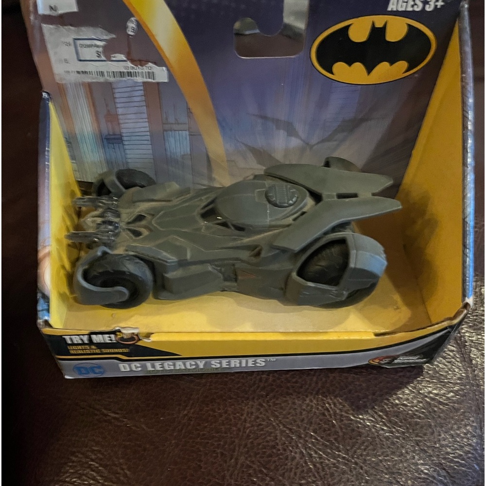 DC Legacy Series Gotham Batmobile Lights And Sounds Brand New In Box Collectable